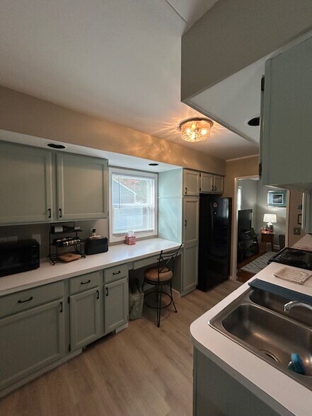 Building Photo - 1202 E Saint Andrews Rd