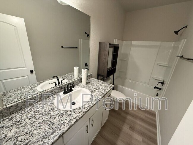 Building Photo - 39500 Ridgeland Dr