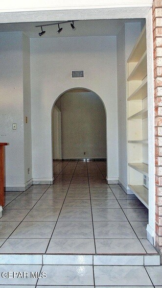 Building Photo - 7133 Imperial Ridge Dr