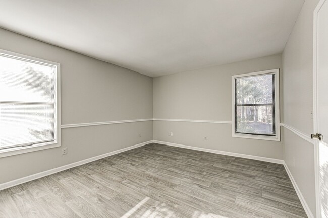 Building Photo - Charming 2BR Condo in Atlanta