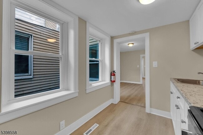 Building Photo - 116 Mercer St