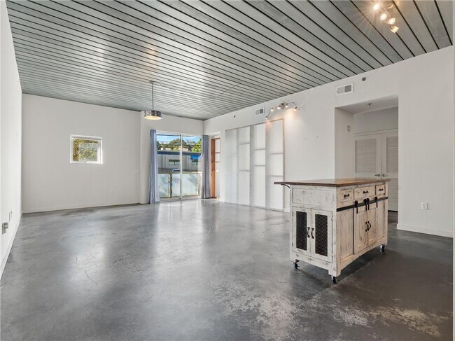 Building Photo - 620 Glen Iris Dr NE