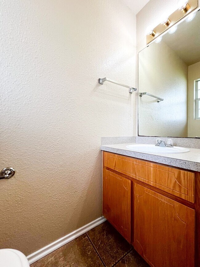 Building Photo - 4307 Abigail Dr