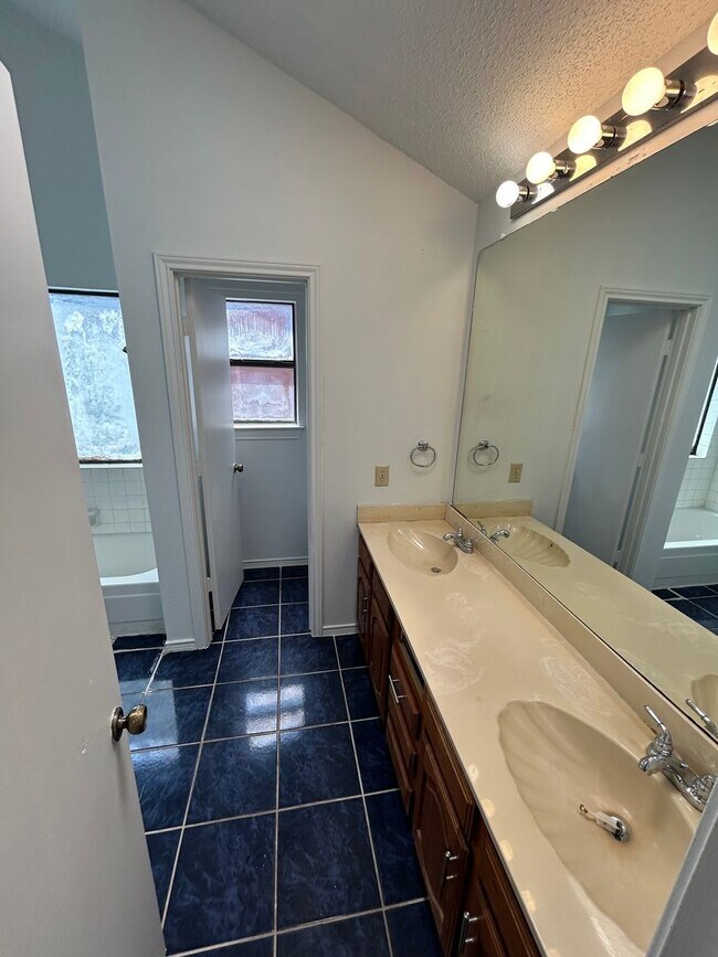 Building Photo - 3712 Pulsar Dr