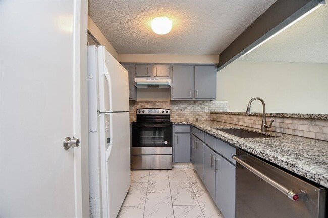 Building Photo - 12569 Wellington Park Dr