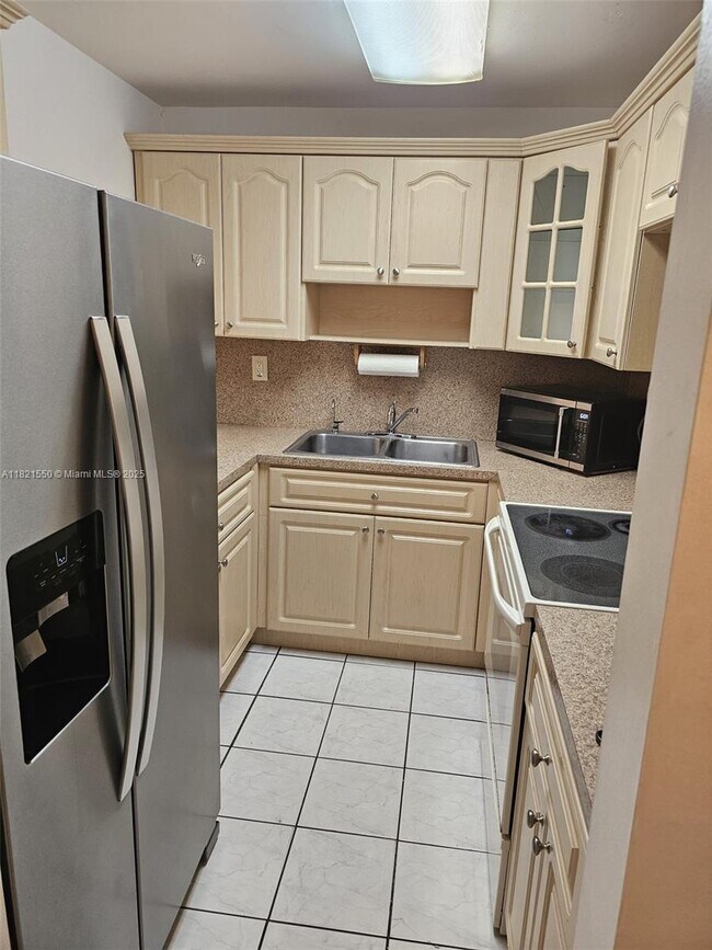 Building Photo - 1555 W 44th Pl