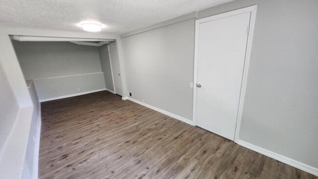 Building Photo - 8430 Oak St