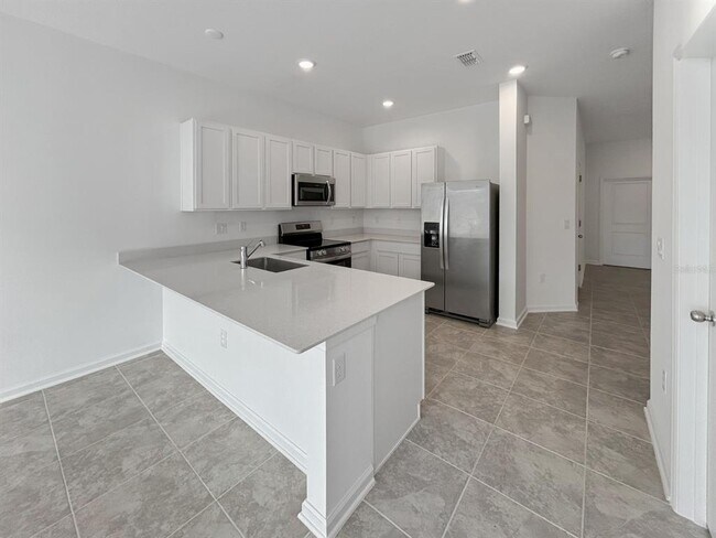 Building Photo - 2426 Skyline Lp