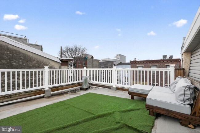 Building Photo - 2100 E Dauphin St