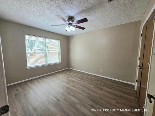 Building Photo - 4800 Dentcrest Dr