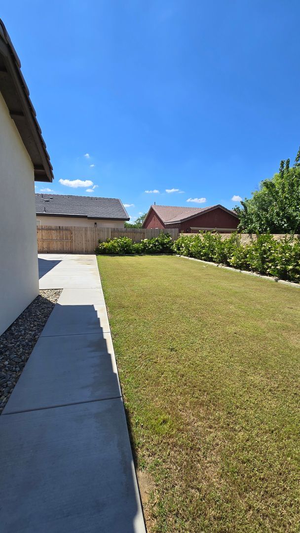 Building Photo - 1837 Walnut Dr