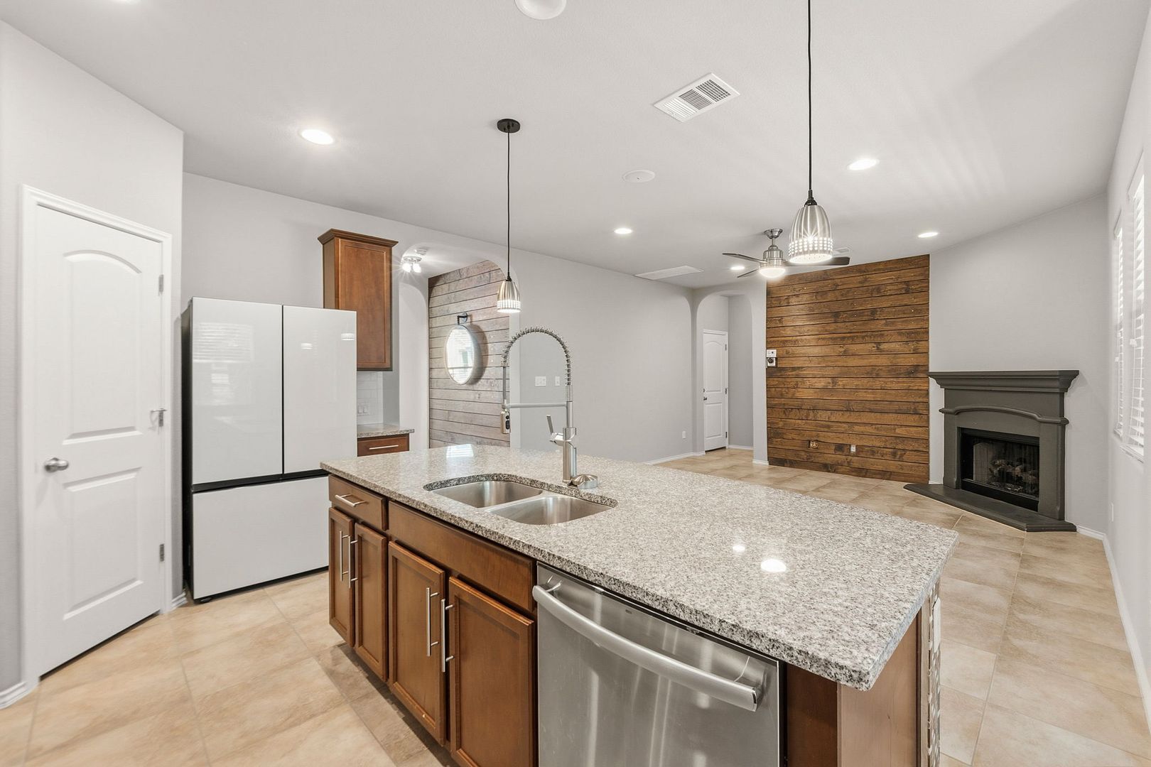 Building Photo - 7312 Lookout Bluff Terrace