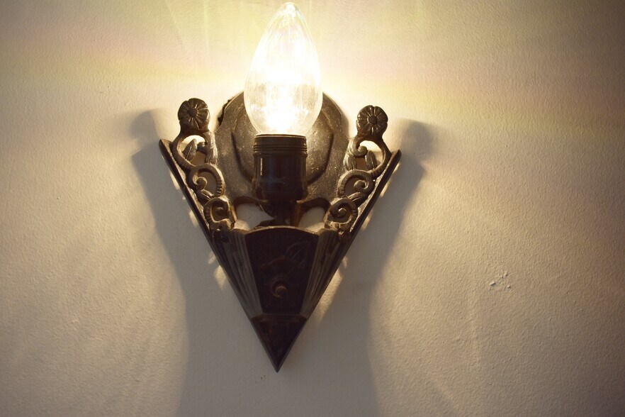 Historic Lightening - 625 6th Ave