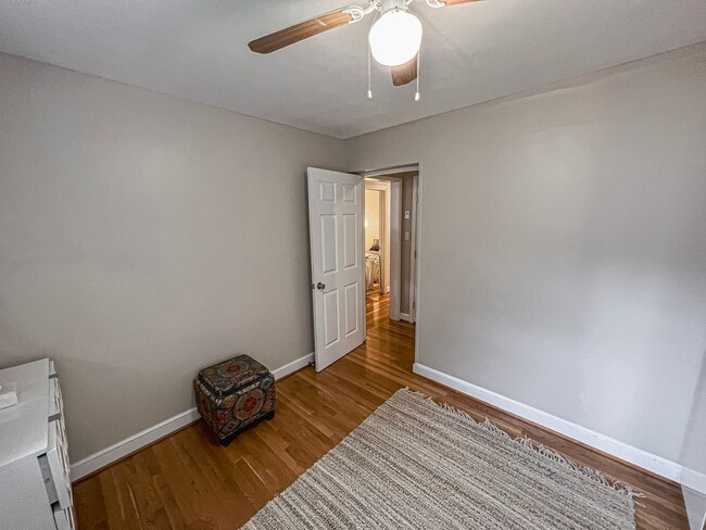 Building Photo - Sunny and Bright 4 Bedroom 3 Bath 2 Level ...