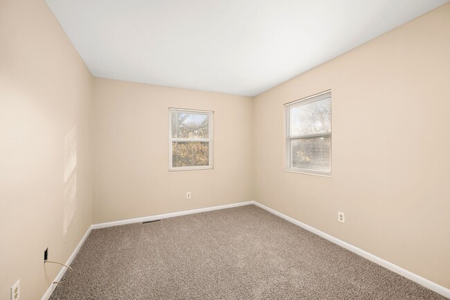 Building Photo - 163 Spruance Rd