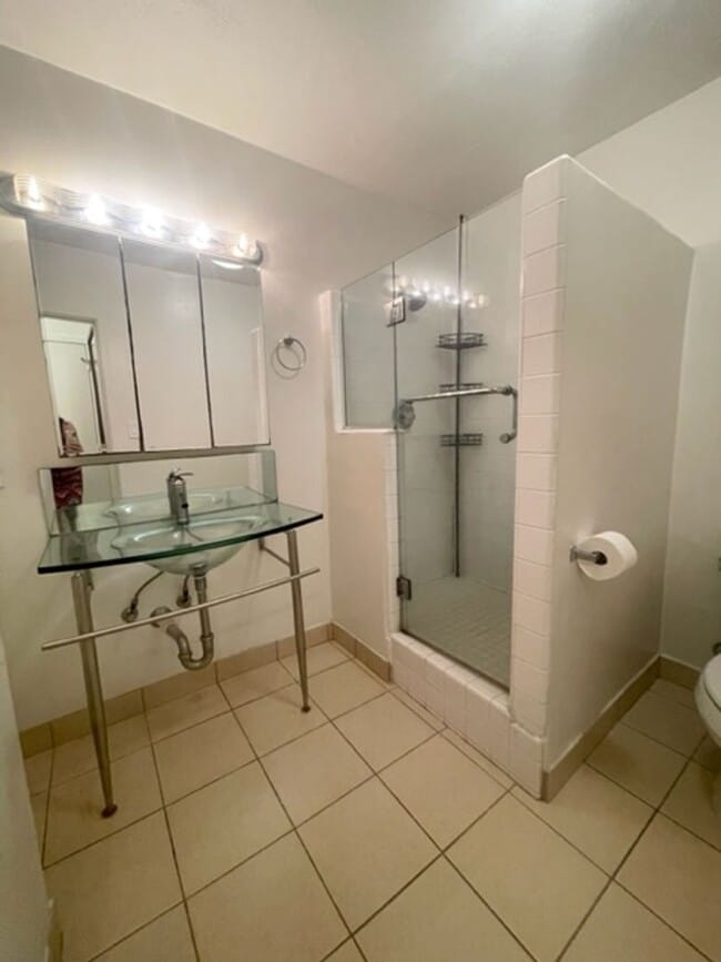 Building Photo - Furnished 1 Bed and 1 Bath at Kaiolu Sunrise !