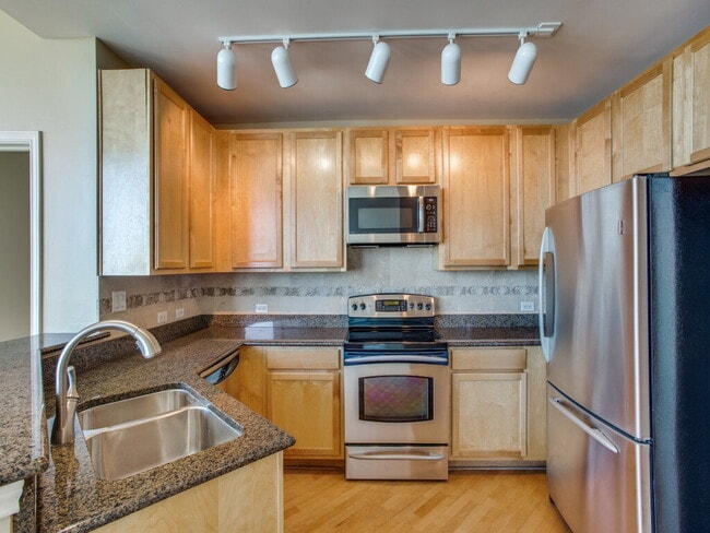 Building Photo - 1-Bedroom luxury Condo at The Tower in Downtown Fort Worth!