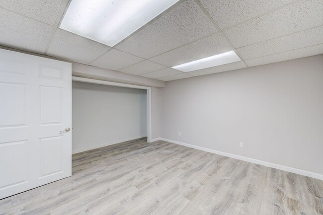 Building Photo - 3 bedroom 2 bath house with attached garage.