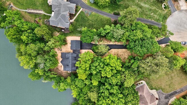 Building Photo - 308 Acres Ct