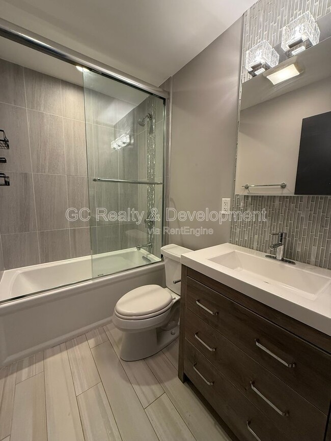 Building Photo - 829 S Monroe St