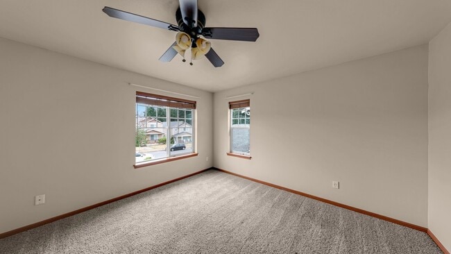 Building Photo - 3 Bed 2.5 Bath - Townhome - Pet Friendly - NAS Whidbey