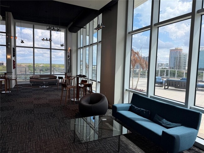 Building Photo - 150 E Robinson St