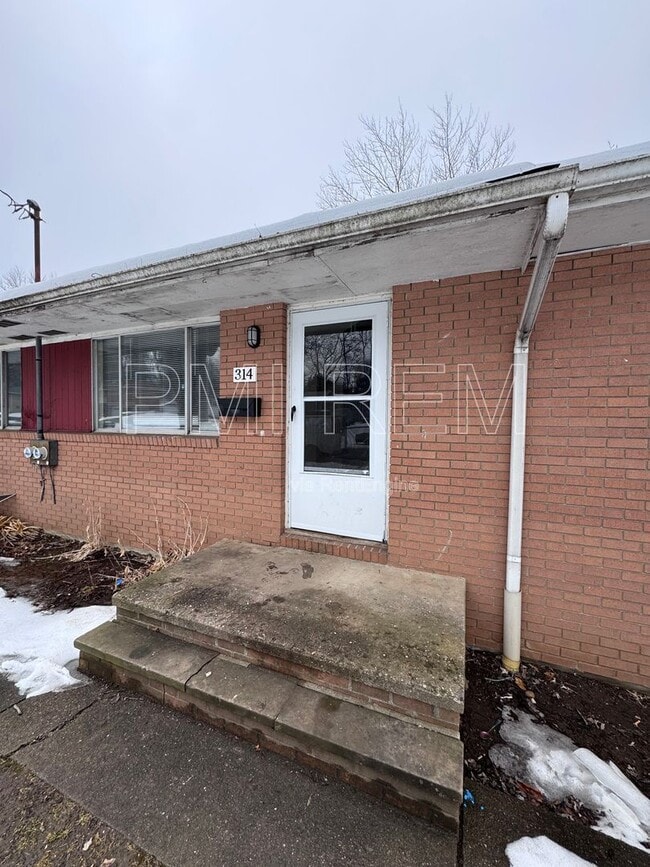 Building Photo - 314 Pershing Ave NW