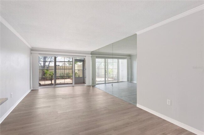Building Photo - 2302 S Manhattan Ave