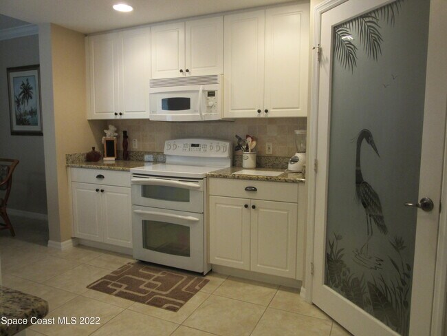 Building Photo - 8951 Lake Dr