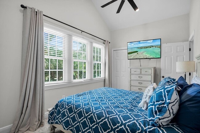 Building Photo - $4500 - Furnished 7-month rental Private Pool! 2 Bedroom / 2.5 Bathroom