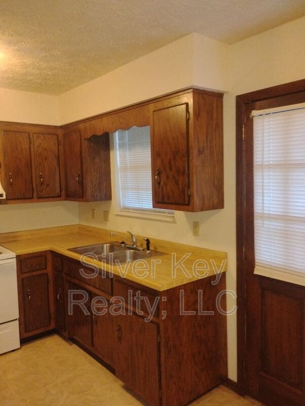 Building Photo - 408-410 Oklahoma St