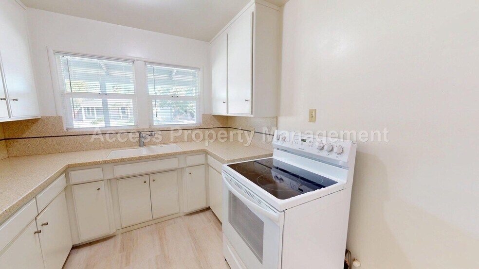 Building Photo - 2324 Bellamy St