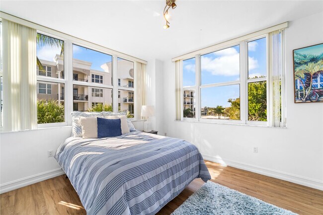 Building Photo - 101 SE 20th Ave