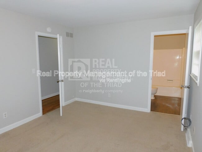 Building Photo - 284 Longmeadow Dr