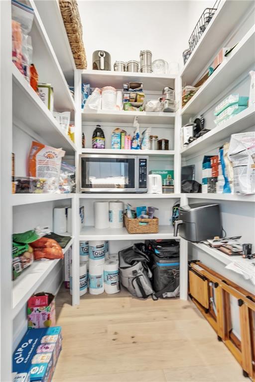 Building Photo - 580 Heatherden Ave