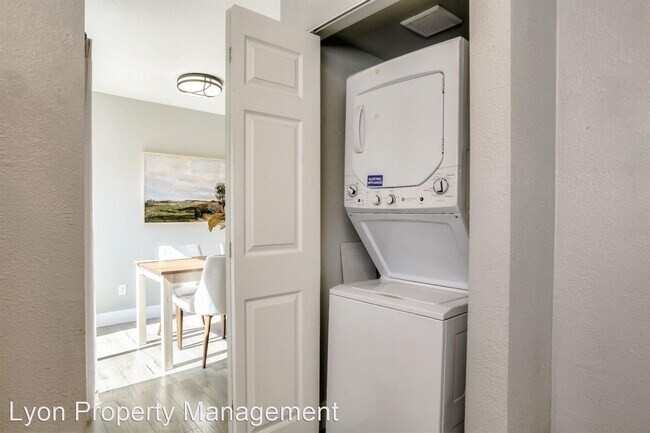 Building Photo - 2 br, 1.5 bath House - 5997 Bamford Drive