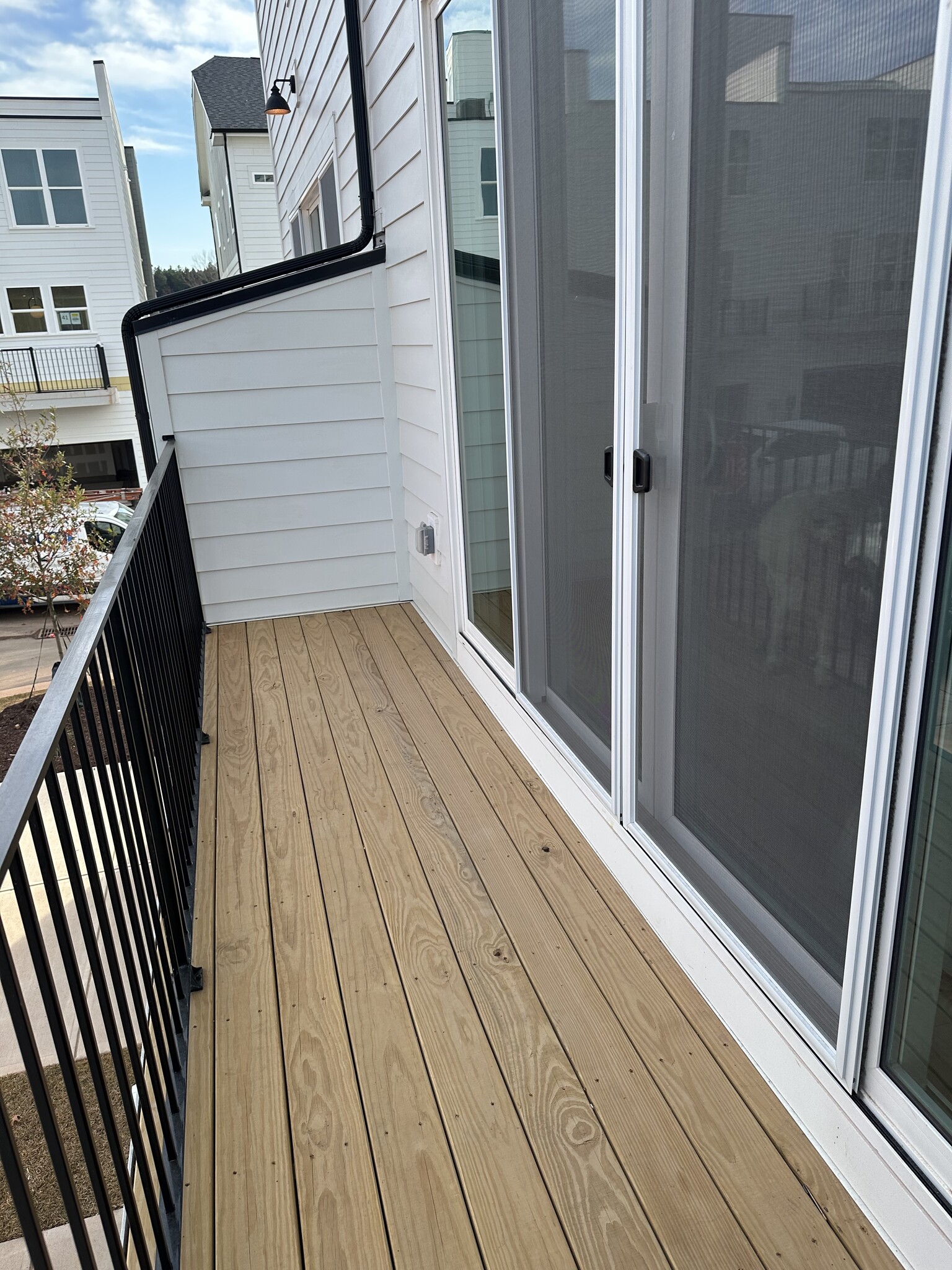 Balcony - 3232 Drift St