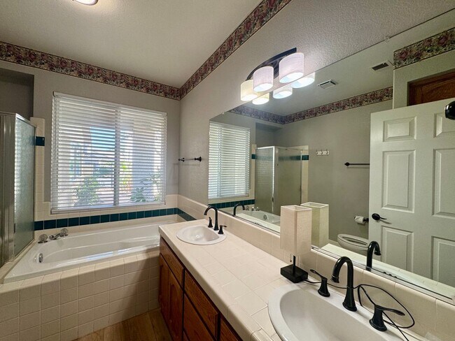 Building Photo - Spacious 2 Bed, 2.5 Bath Home with Loft, Vaulted Ceilings & Private Yard