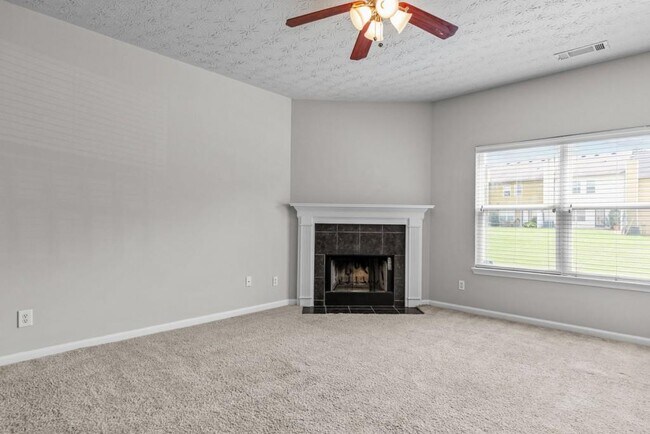 Building Photo - 45 Providence Oak Ct SE