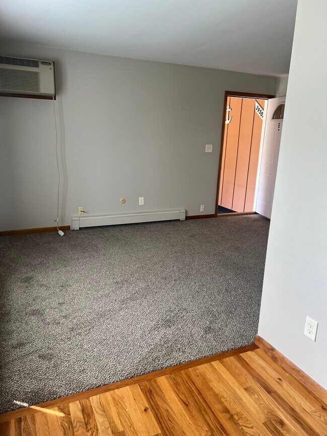 Building Photo - 39499 Muffatt St