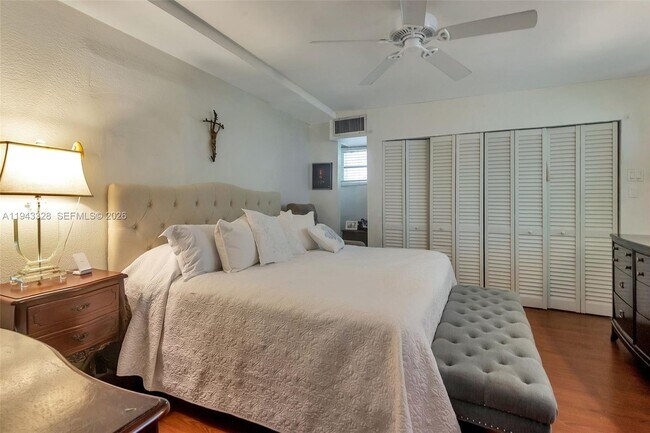 Building Photo - 5845 SW 88th St