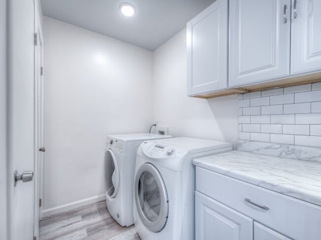 Building Photo - Spacious 3 Bedroom, 2 Bath Duplex with Garage, Washer & Dryer Included – Move-In Ready!