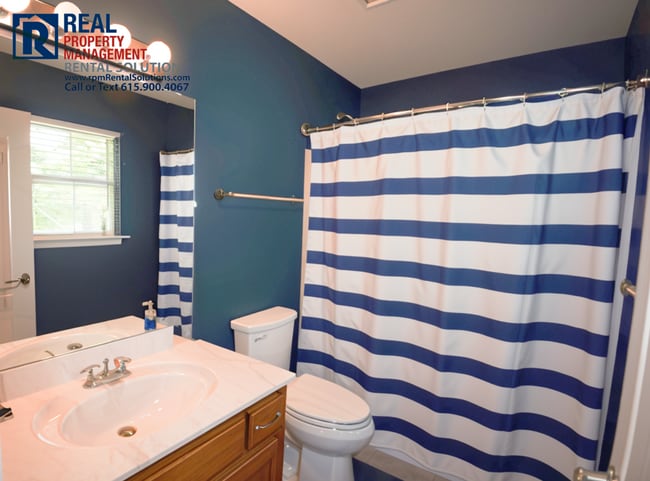 Building Photo - Lovely 2BR/2.5 BA Murfreesboro townhome close to I-24! Washer/dryer included!