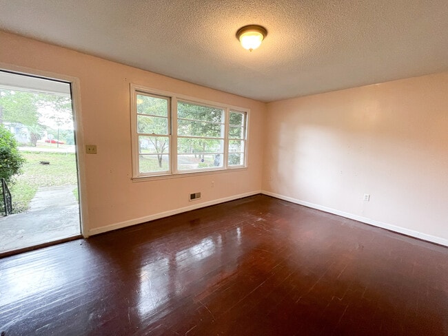 Building Photo - 331 Woodberry Rd
