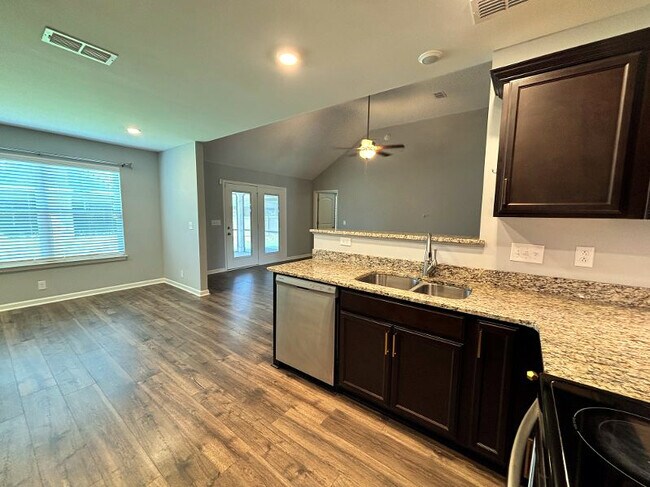 Building Photo - 2431 Hollis Dr