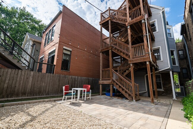 Building Photo - 1821 W Barry Ave