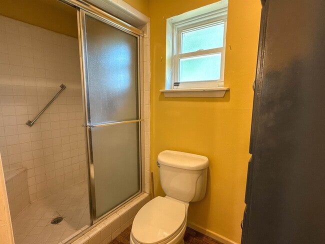 Building Photo - 405 Westmont Dr