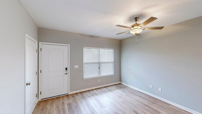 Building Photo - 811 Pampas St