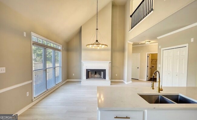 Building Photo - 2111 Highland Club Dr SE