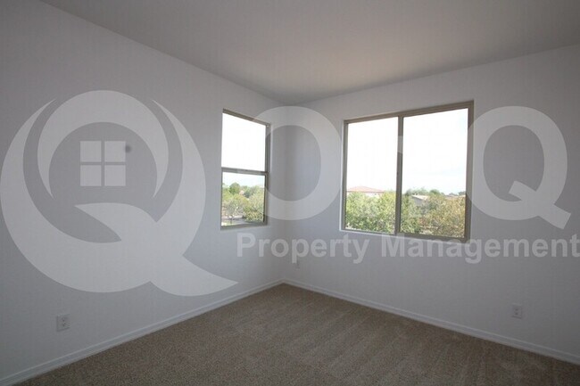Building Photo - 8717 W Vista Ave